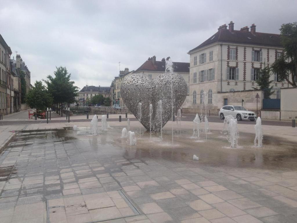 Le St Frobert Au Coeur De Troyes Apartment Exterior photo